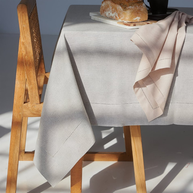 Μονόχρωμο Τραπεζομάντηλο με Αζούρ & Γαλλική Γωνία Amadora 8 ατόμων (150x220cm) Γκρι