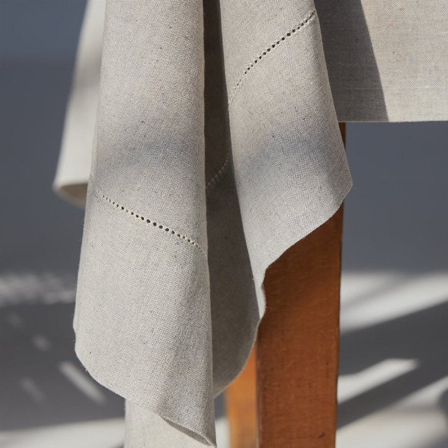 Μονόχρωμο Τραπεζομάντηλο με Αζούρ & Γαλλική Γωνία Amadora 8 ατόμων (150x220cm) Γκρι